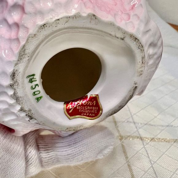 Vintage Lefton Springtime Girl Figurine, Porcelain Figurine with Bird 1450A - Picture 9 of 9